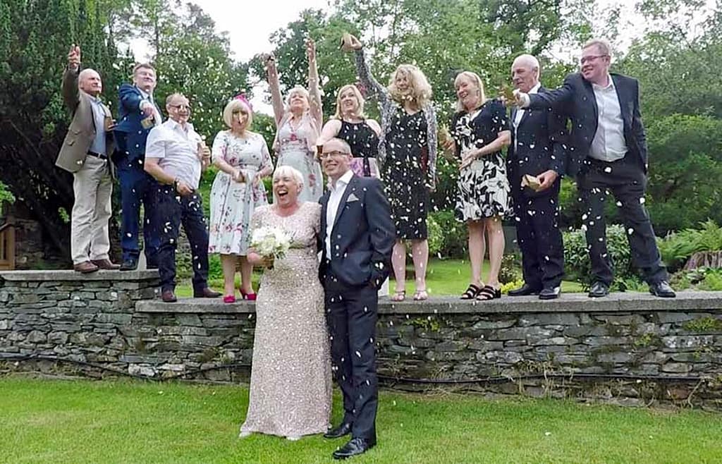 Small Wedding - Fun with Confetti