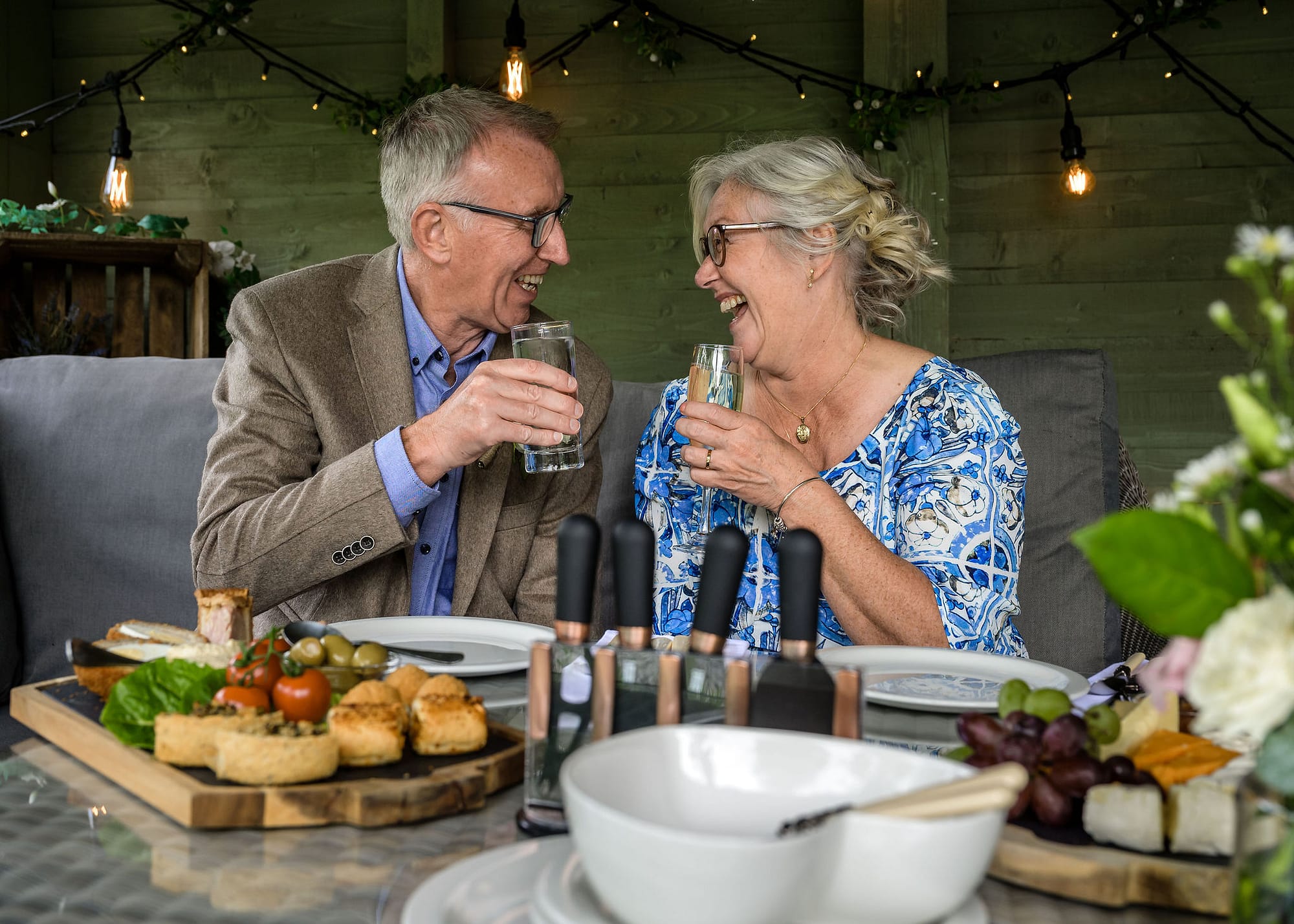 Elopement couple enjoying a picnic at Cote How a perfect elopement venue