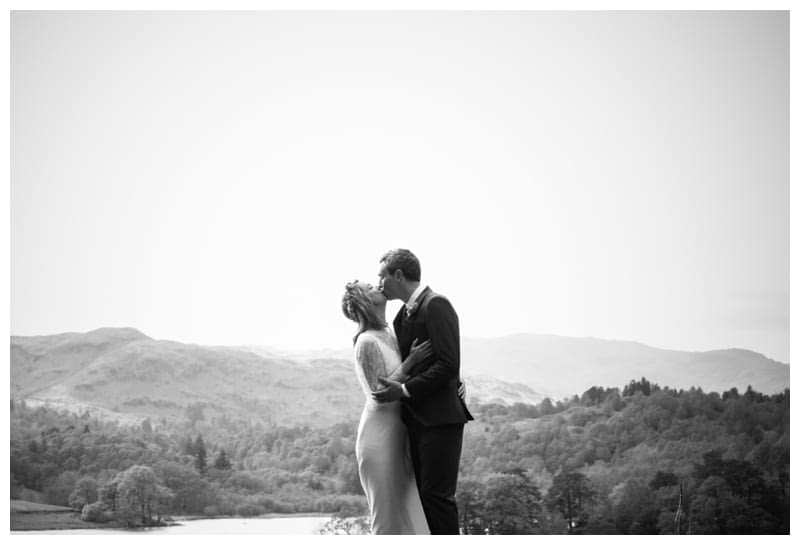 Bride-and-Groom-kissing-at-Lake