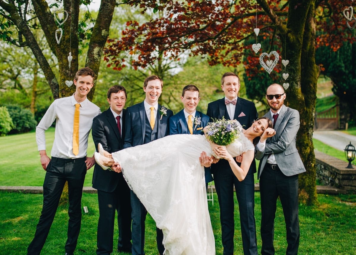 Intimate-Fun-Family-Weddings