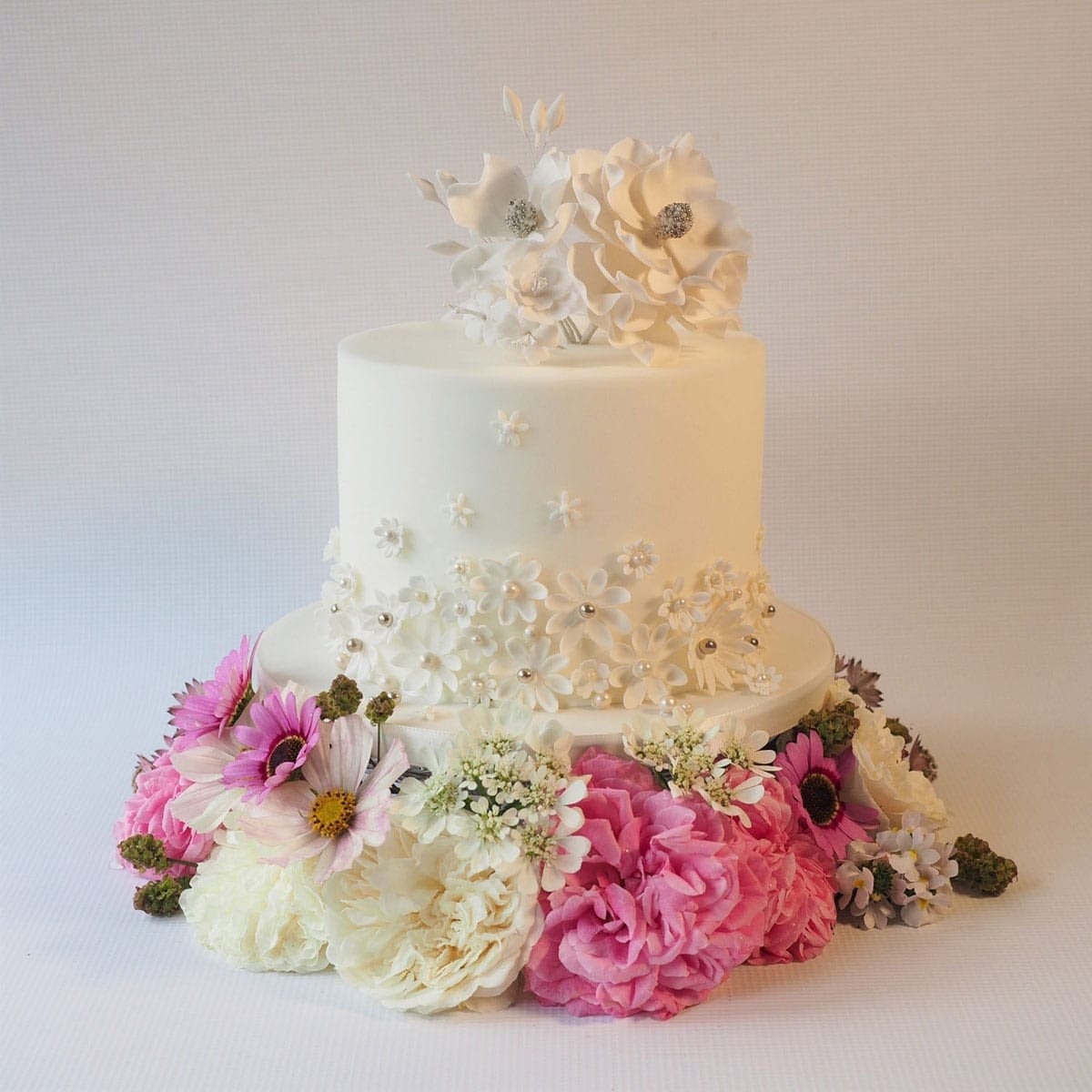 Saving the top tier of your wedding cake