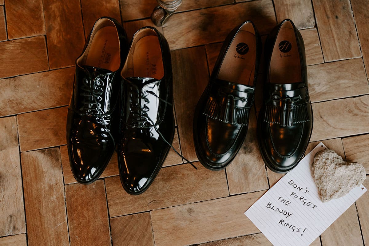 Groom left a note to himself to not forget the rings for the elopement wedding